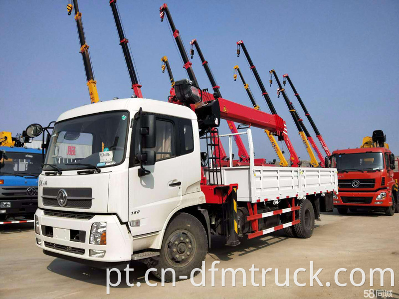 truck with crane (8)